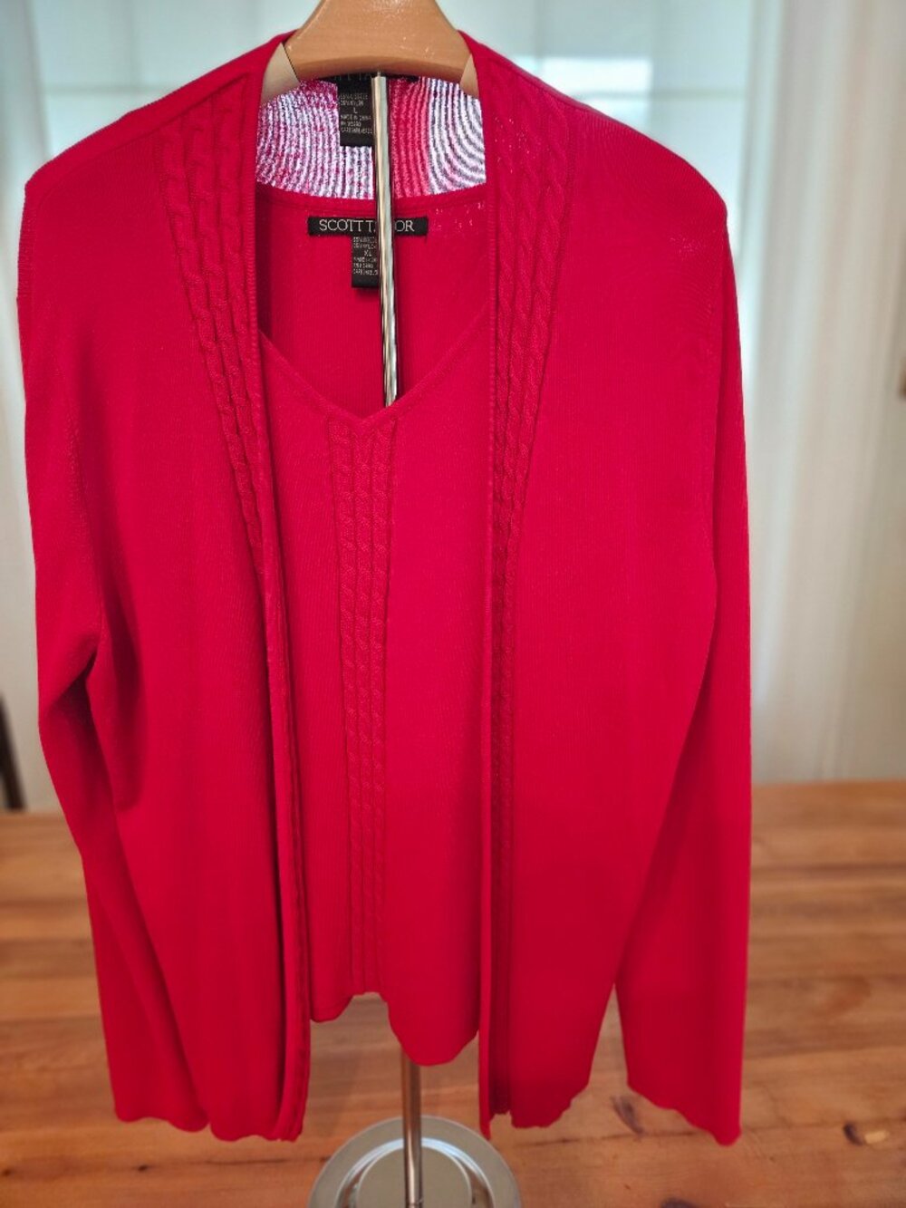 Scott Taylor Twin red sweater set: top XL and sweater L.